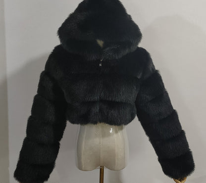 Manteau femme élégant à capuche et fourrure